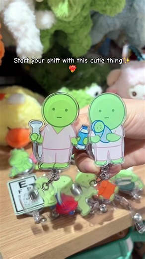 Bring these green guys to work together ✨‼️#smiski #smiskifigures #smiskiunboxing #badgereels #cute