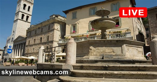 【LIVE】 Webcam ad Assisi - Piazza del Comune | SkylineWebcams