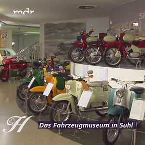 Wir freuen uns schon sehr auf den ehemaligen Simson-Chefkonstrukteur Joachim Scheibe im Riverboat am 10. September. 🤩 Im Fahrzeugmuseum Suhl findet man übrigens alle Simson-Modelle 🛵, die je gebaut wurden. Und hier findet man alle Folgen der Doku "Die Simson-Bande": https://www.mdr.de/s/mediatheksimsonbande 😊 | Riverboat