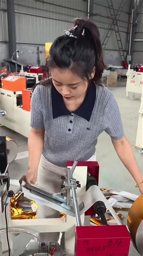 This Amazing Machine Produces 32,000 Plastic Bags from One Roll! 🤯