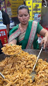 Karol Bagh Wali Aunty Ka Viral Pasta Just For Rs 50/- | Spoons of Indore