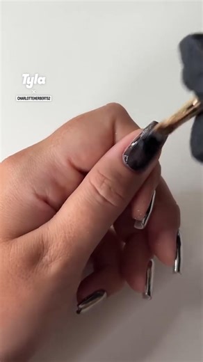 Creating mirror nails ✨ 💅 | Tyla