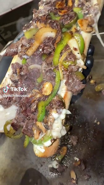 Philly Cheesesteak: A Halal Flavor Experience