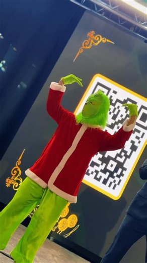 MOA Productora de eventos on Instagram: "MOA Productora de Eventos les desea Feliz Navidad 🎄 y Prospero Año Nuevo ✨ Gracias a cada padre, egresado y cliente que nos elige día a día ❤️"