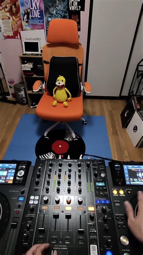 Jungle Loop and Scratch #edm #dj #djing #dnb #metaglasses