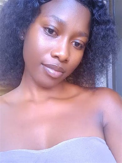 🚚courier included 🚚 Whatsapp:0787877438 3 perfumes, glowing body oil,body scrub, pocket mirror and lipgloss #Berries weekend #Noble blush #Eclair