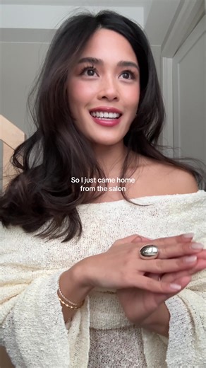 90s Layered Haircut: Mid-Length Glamorous Hairstyle