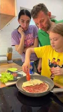 The quick beef tomato easy burger for all family #easyrecipe #cooking #hacks