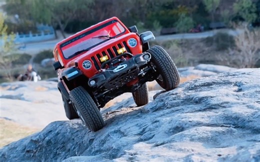 角斗士岩石慢爬，看似平缓地形却有惊无险越过