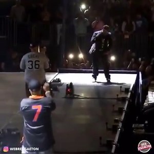 The KingDom marco la historia del reggaeton ! Daddy Yankee y Don Omar hicieron 9 conciertos juntos en 2015-2016 en Puerto Rico y Estados Unidos y se « tiraron » y cantan clásicos ⠀ 🇫🇷: The KingDom a marqué l’histoire du Reggaeton. DaddyYankee et DonOmar ont fait 9 concerts ensemble en 2015-2016 où ils se « clashent » et chanteur leurs classiques 🔥 Si quieres ver mas síguenos