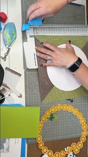 Sunflower Ring Scrapbook Layout #papercrafting #scrapbooking #sunflowers #scrapbookideas #diyideas