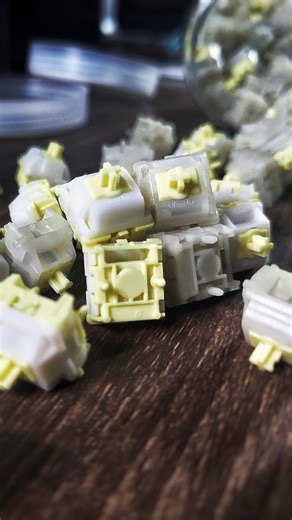 First post for 2026! And we're starting the year off strong with the brand new Gateron Switch x Ukeebs HE switch lineup - The Snowy Yellow and Milky Yellow Magnetic Switches! For this sound test, I’ve loaded these switches into the VTER Jeet65, an aluminum board with a steel plate and all the foams that come standard with keyboards nowadays. The steel plate and foams make the sound quite bright and poppy. Sound may vary if you are running a softer plate (like PC) or going foam-less! ​ Unlike ear