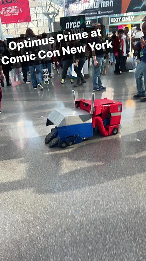 Watch Optimus prime transformation at Comic Con New York | New York Mickey