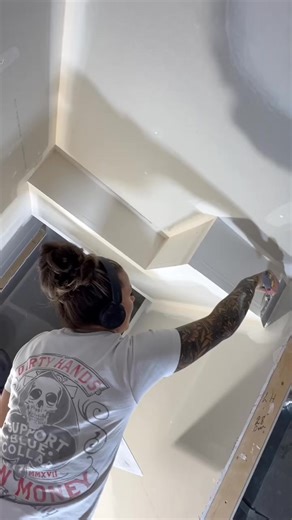 Trim-Tex Fast Edge Bulkhead ft. Richard Knives✨ If you haven’t tried Fast Edge corner bead by Trim-Tex yet, you’re missing out. First and second coat I use all purpose mud and will do a fin~-000 | Domingo