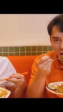 Trying Malaysia 🇲🇾 Uncle Roger Restaurant!