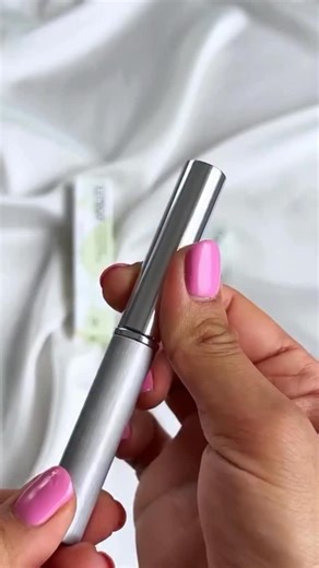 Not quite a lipstick, not quite a gloss. 💄 Almost Lipstick is that effortless in-between lip - sheer, comfortable and easy to layer. Perfect for lips that need comfort and colour (especially in winter). ❄️ Which shade is on your payday wish-list? 📷 @cliniquenordic @hudasabriii | Clinique