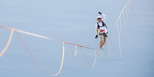 Jaan Roose attempts Messina Strait - on a slackline!