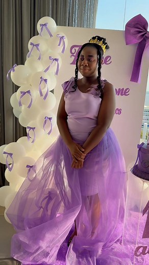 31K views · 1K reactions | OS 15 ANOS DA PRINCESA ALYNE❤️: Seus amados e queridos Pais, decidiram brinda-lá com uma serenata. Em seu discurso ela disse: “Estou muito emocionada, eu achava que fosse um drama de todas as meninas dos 15”. Foi lindo, confira: | Áquila Chirindza Serenatas-mz | Facebook