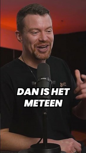 Hij gaat "wel eens" naar de parenclub 😂