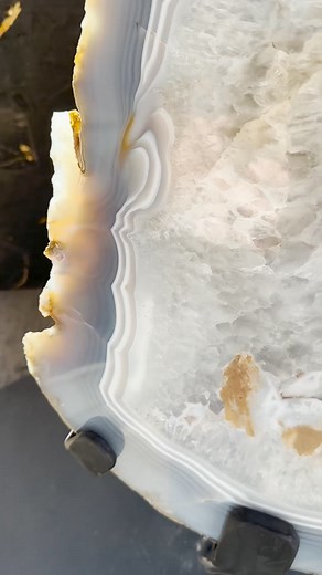 Watch as sunlight catches the edge of this beautiful agate! ☀️ Gorgeous! At Rare Earth Gallery, we specialize in unique home and outdoor decor pieces that elevate your living spaces and inspire you each and every day. Visit us in Cave Creek, Arizona to see more. We'd love to have you stop by! #agate #agatestone #homedecor #decor #cavecreek #arizona | Rare Earth Gallery