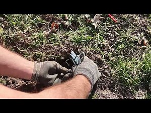 How to Set a MoleSlayer Trap with Integrated Setting Handles- Step-by-Step Mole Trap Placement Guide