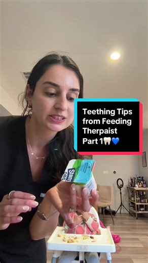 🦷 Teething around 4–9 months can totally throw off feeding — and that’s normal! When baby’s in pain, they may eat less, sleep less, and seem extra cranky. It’s a tough cycle — but there are ways to help! 🧊 Freeze baby yogurt (like Stonyfield) for a cold, soothing snack 🍓 Offer frozen fruit on the tray or in a mesh feeder — great for gum relief and sensory play Feeding will fluctuate during teething — hang in there 💛 #teethingbaby #feedingtips #babyfeedingjourney #meshfeeder #momlifehacks