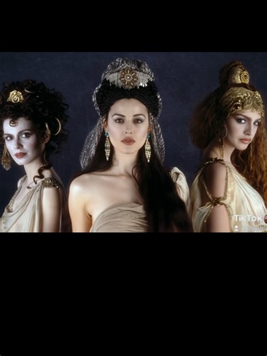 Bram Stoker's Dracula Bride's - Monica Bellucci, Florina Kendrick, Michaela Bercu 🩸♥️ #vampire #vampireaesthetic #darkfantasy #fantasy #horrormovie #witchtok #gothic #darkromance #horrortok #horrormovie #vampires #dracula #vampiregirl #vampiregoth