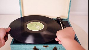 eyesen Suitcase Vinyl Record Player Bluetooth Turntable with Built-in Speakers,3 Speed Belt-Driven Phonograph Retro Turntable Player, Portable Vintage Suitcase LP Player USB Recording