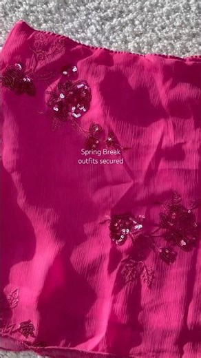 I heard you’re looking for some fun spring break outfits 👀