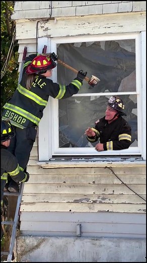 Green Screening myself into shows to make them more realistic. They got that thing from the museum. #fire #greenscreen #window