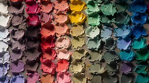 A palette of oil paint colors made from plantbased pigments instead of chemicals.