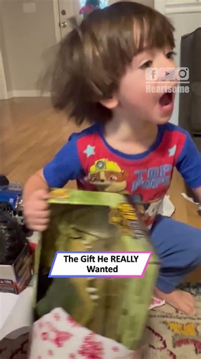 Boy’s Remote Control Alligator Surprise—Epic Christmas Reaction!|| Heartsome 💖