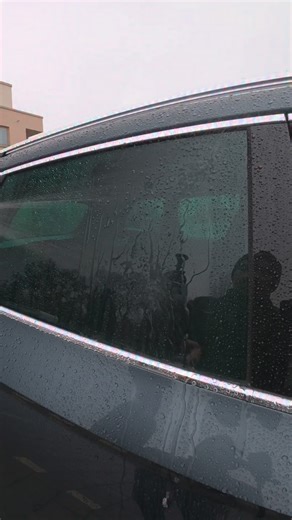 ✨ Glasklare Sicht in nur wenigen Minuten! ✨ Mit dem Soft99 Glaco Glass Compound Roll On bereitest du deine Autoscheiben optimal auf die Glasversiegelung vor: 🔹 Roll‑On-Applikator für leichtes, tropffreies Auftragen 🔹 Stark reinigend: entfernt hartnäckige Insektenreste, Öl­schichten und Straßenfilm 🔹 94 % Glasreinheitsgrad: für kristallklare Sicht 🔹 Zeit- & handschonend: sparsam in der Anwendung Soft99 Glaco Glass Compound Roll On glass preparation cleaner FOLLOW ➡️ @_dad_of_boys_4 ➡️ Like an