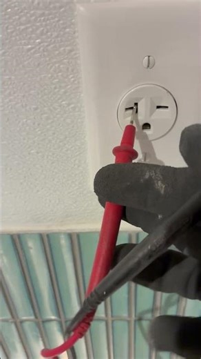 Testing a 240 volt outlet for an ice cream machine. #electricfields #journeyman #electrician