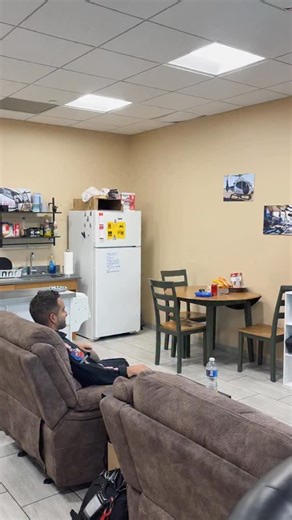 Today marks the anniversary of our very first flight on 🚁 FIRESTAR and what a journey it’s been! Take a behind-the-scenes glimpse at how our team gears up for takeoff and life-saving missions. In proud 🤝🏻 partnership with Air Methods, we’ve been honored to serve the El Paso area with critical care from the sky. In emergencies where every second counts, air medical teams help bridge the gap, delivering more advanced care on scene and in the air. This could mean the difference between life and 