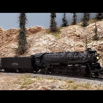 HO Scale Layout. Santa Fe Passenger Train