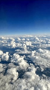 「空撮ビュー，機内ウィンドウ，空の景色，機内ビュー，雲の上，窓側シート，空の地平線， フライトビュー，機内の景色， スカイパノラマ，空撮の景色，雲景ビュー，縦長」の動画素材（ロイヤリティフリー）3778643267 | Shutterstock