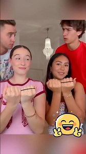 The rubber band jumps from the left hand to the right hand. #magic #魔術教學