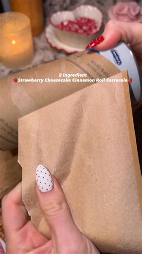 🍓2 Ingredient Strawberry Cheesecake Cinnamon Roll Casserole🍰🍓 All you need is a can of @pillsbury cinnamon rolls with cream cheese icing & a can of strawberry pie filling to make this simple sweet dish🍰🍓 How to make 👇 🍓 Cut cinnamon rolls into small pieces. Add 2 tablespoons of heavy cream to a baking dish (I used a standard pie dish). Toss cinnamon roll pieces into baking dish. 🍓Add one can of strawberry pie filling on top of cinnamon rolls. 🍓Bake at 350 degrees for 35-40 minutes. Allo