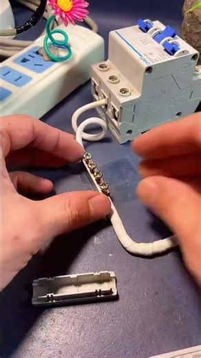 fast copper aluminium wire connection method #wire #wireing #electrical #securewire #copper #shorts