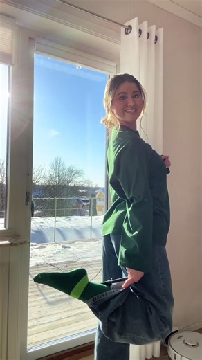 Who said compression socks are just for running? 💚✨ Styled my Savvydays compression socks into an everyday look — because performance and style should go hand in hand 👟💫 From workouts to coffee runs ☕️🌿, comfort never goes out of fashion 💚🧦 #Savvydays #fyp #StyledToMove #running #RunInStyle