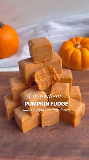 This 4 Ingredient Pumpkin Fudge is the perfect treat for when you’ve got a sweet tooth!What you need:-1⁄2 cup pumpkin purée -1⁄2 cup almond butter -1⁄2 cup coconut oil-1⁄4 cup maple syrupWhat to do:1- Add all ingredients to a pan and heat over medium for about 2-4 minutes or until we’ll combined. Make sure to stir it often to avoid burning.2- Once the mixture is combined, pour into silicone molds or a glass container lined with parchment paper.3- Freeze for at least 5 hours.4- Thaw before eating