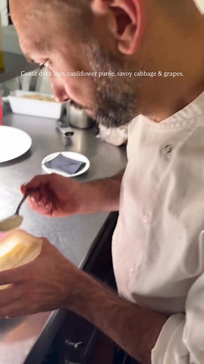 Confit duck legs, cauliflower purée, savoy cabbage & grapes. Bon Appétit! 🍇 | Le Salon Privé