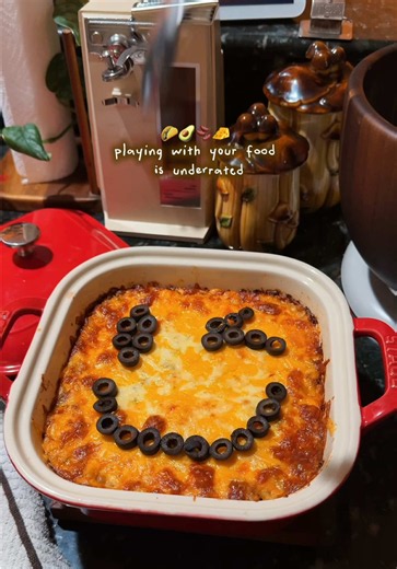 A fun edit to distract you from the fact that I’ve shared one of my favorite recipes 100 times 😅 It’s just so delicious and perfect for a movie night snack, an appetizer or party dish! BEAN DIP RECIPE: INGREDIENTS: • 1-8 oz block of cream cheese • 1 can of refried beans • You’re favorite salsa (I use a tomatillo avocado salsa 😽👌🏼) • 1 lb ground beef cooked with a taco seasoning packet (this isn’t part of the OG recipe but I added it over the years to make it more hearty) • 1/2 block shredded