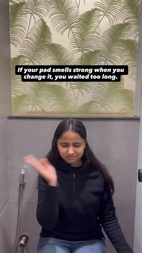 If your pad smells strong when you change it, that’s your sign ⏰ It’s not your body, it’s the pad being worn too long. Pads should be changed every 4–6 hours to prevent odor, irritation, and infections. Period hygiene = self-care Save this as a reminder & share it with someone who needs it. Let’s normalize period awareness. #peesafe #periodhygiene #menstrualhealth #periodawareness #menstrualcare (period hygiene, menstrual health, period awareness, intimate hygiene, menstrual care, odor during pe