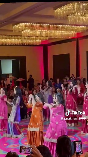 Pakistani Mehndi Dance Choreography