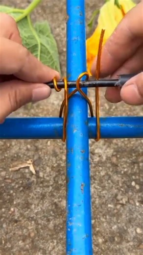 the process of binding two pieces of iron using a wire rope