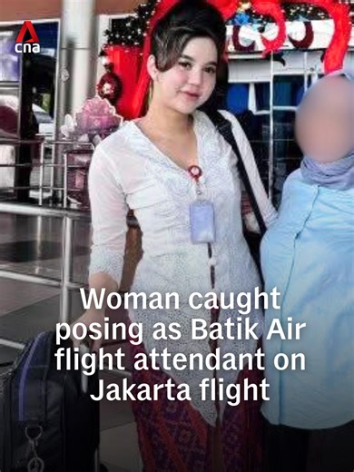 Batik Air cabin crew on a flight to Jakarta initially thought they had an extra colleague on duty — until they realised it was a woman posing as a flight attendant on Tuesday (Jan 6). The 23-year-old from Palembang boarded a flight to Jakarta while wearing an outfit similar to the airline’s female cabin crew uniform. Her impersonation came to light when flight crew questioned her about her assigned duties — which she was unable to answer. #indonesia #indonesianews #batikair