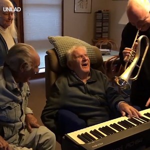 622K views · 14K reactions | A 95-year-old man plays piano with an old friend after being unable to for many years due to a stroke... Look at the joy on his face ❤️️ | UNILAD | Facebook