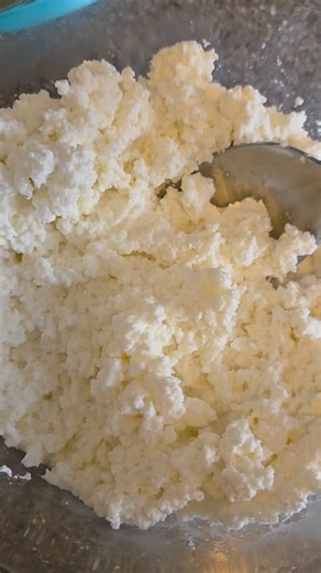 💜 Christina 💜 NY🇮🇹 | Homemade Fresh Ricotta 🇮🇹 **After throwing in vinegar, let sit for 30 mins before straining. Ingredients: - 1 Quart of Whole Milk... | Instagram